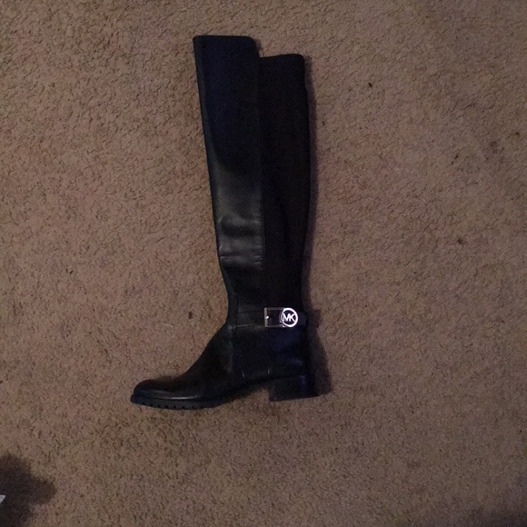 Michael Kor boots - Picture 2 of 3